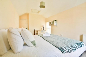 StayRight 3-Bed Home Near Central Cardiff- Sleeps 6, Twin Or King Beds